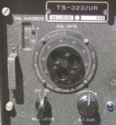 TS-323 main tuning knobs - Click to enlarge